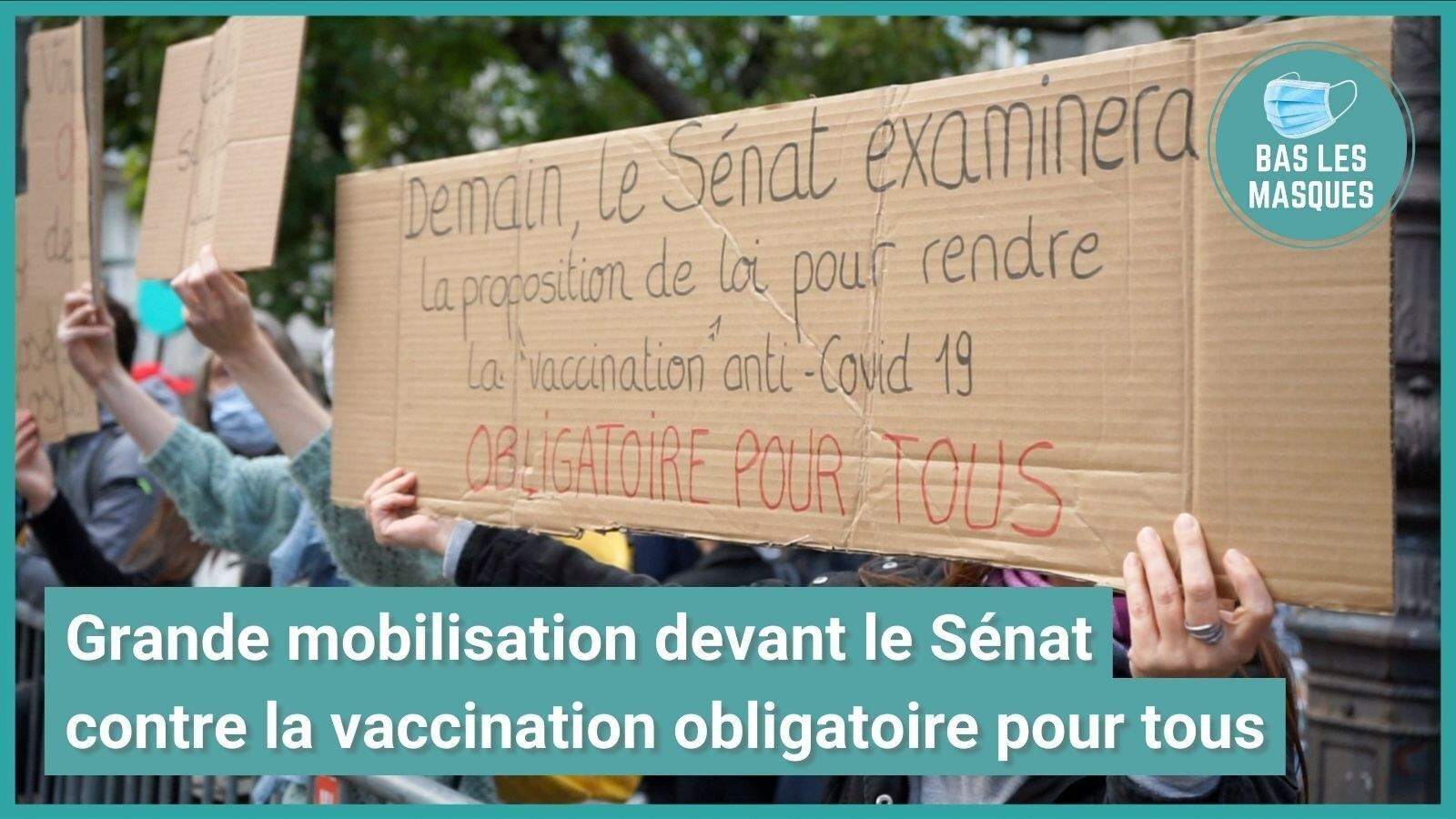 Grande mobilisation devant le Sénat contre la vaccination obligatoire pour tous Grande mobilisation devant le Sénat contre la vaccination obligatoire pour tous