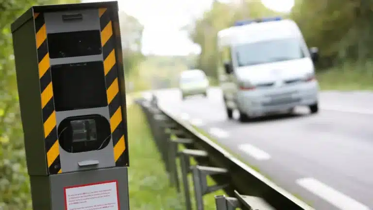 Flashé à 255 km/h, cet automobiliste a récupéré son permis et échappé à l’amende