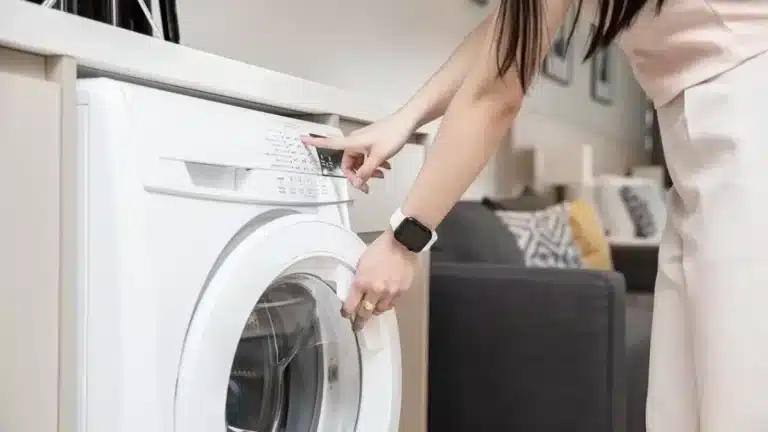 Machine à laver : Peu de personnes connaissent cette astuce simple pour avoir un linge plus propre et plus doux