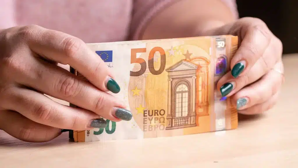 Virements : peu de français le savent mais il est strictement interdit de faire des virements entre vos comptes, les comptes concernés